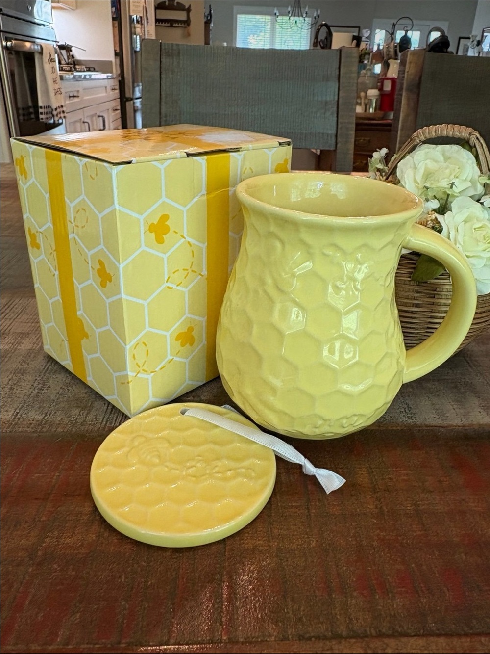 New TEMPTATIONS “Beelieve” 16-oz Ceramic MUG, LID/ORNAMENT & Gift Box BEES 🐝